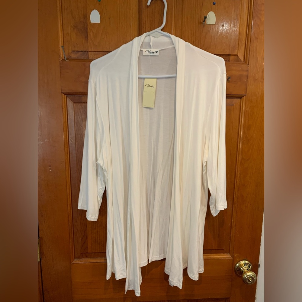 Women’s all white cardigan/shall. Size 2X.